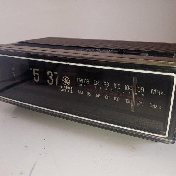 Vintage GE Alarm Clock AM/FM Radio Flip Dial 7-4305D Date Code 4130 - Picture 7 of 9